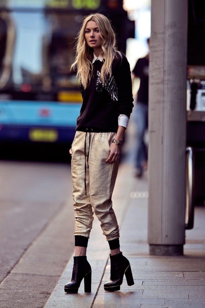 chunky-heeled-boots-and-jogger-pants