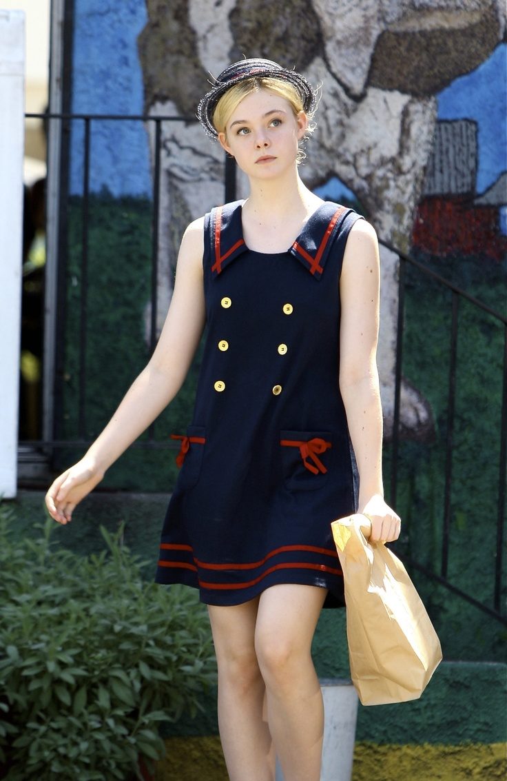 elle-fanning-outfit