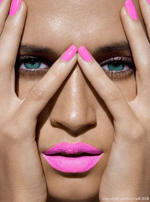 neon-pink-lips-and-nails