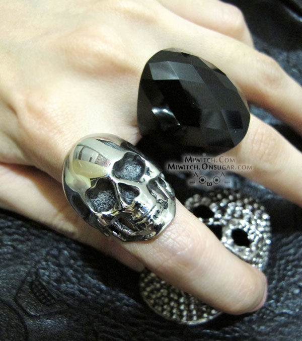 skull-engagement-ring