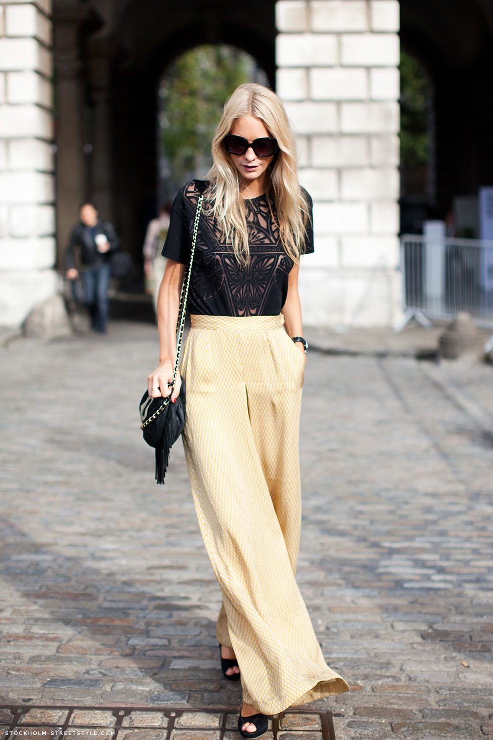 wide-legged-pants-lacy-top