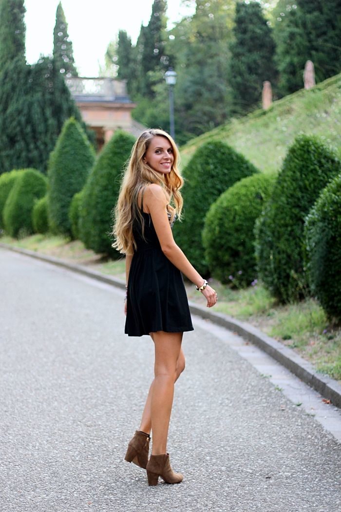 summer-lbd-and-boots