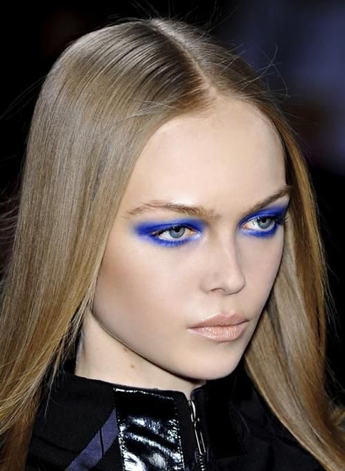 bold-blue-eye-makeup1