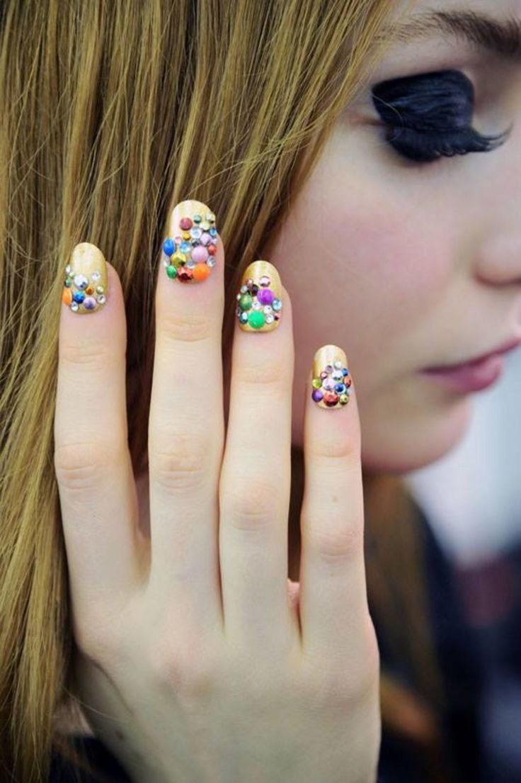 gold-beaded-nails
