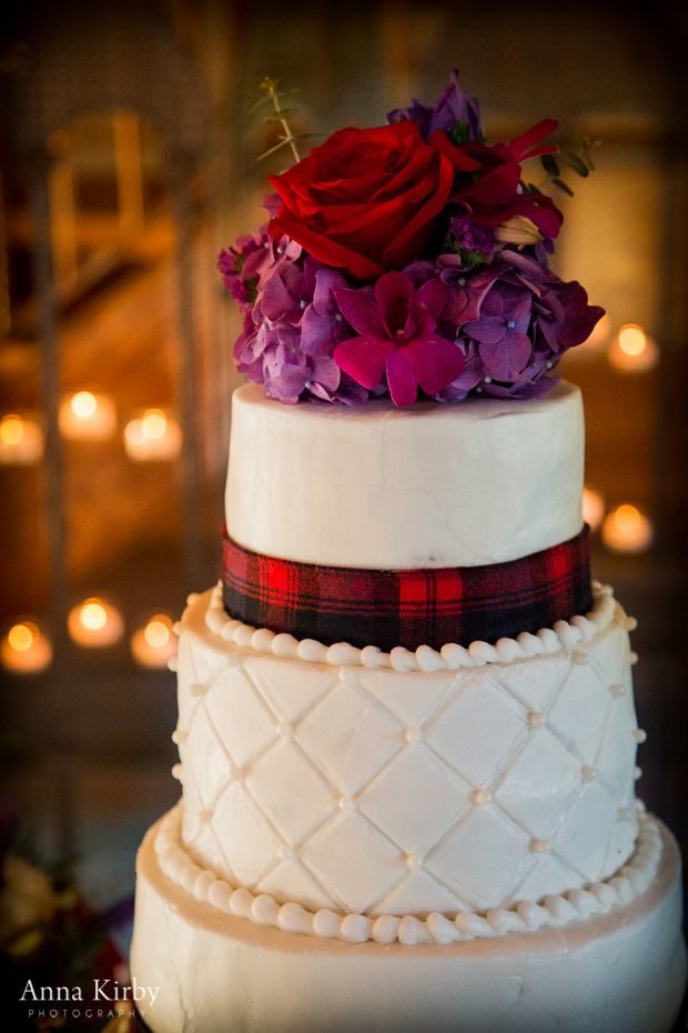 wedding-cake-with-plaid-strip