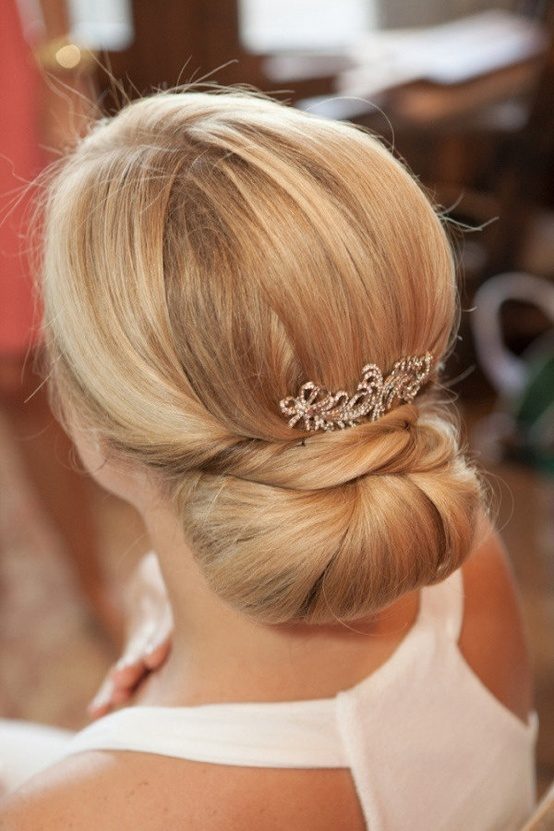 looped-bun-with-hair-jewel