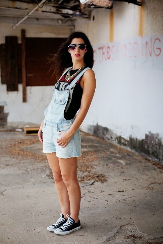 muscle-tee-and-overalls