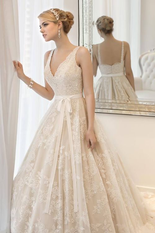 simple-lace-wedding-gown