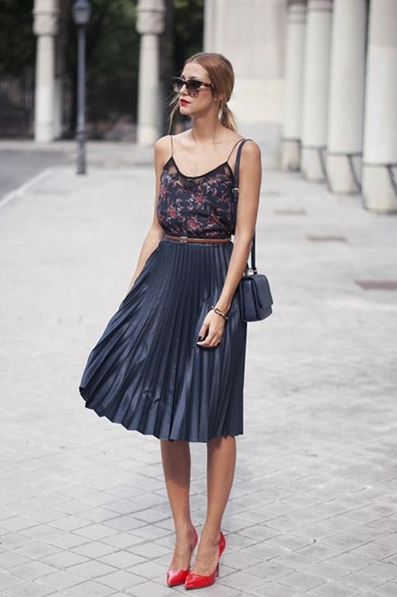 black-pleated-midi-skirt
