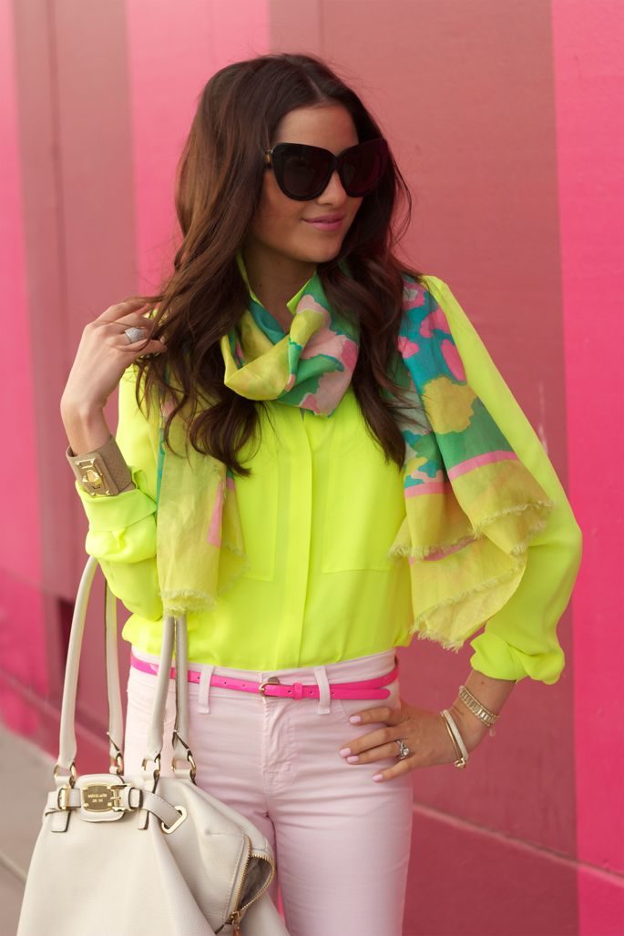 pastel-pink-pants-and-neon-tip