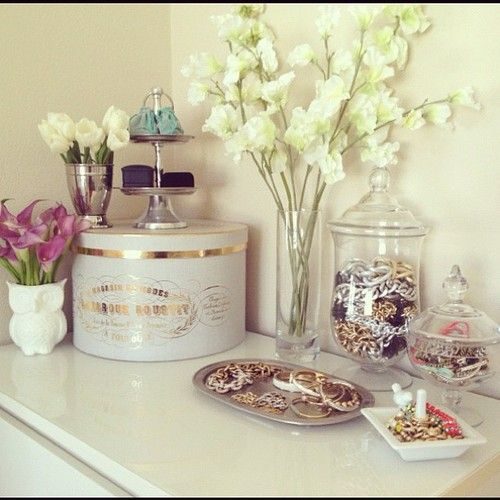 chunky-chain-bracelets-in-apothecary-jars