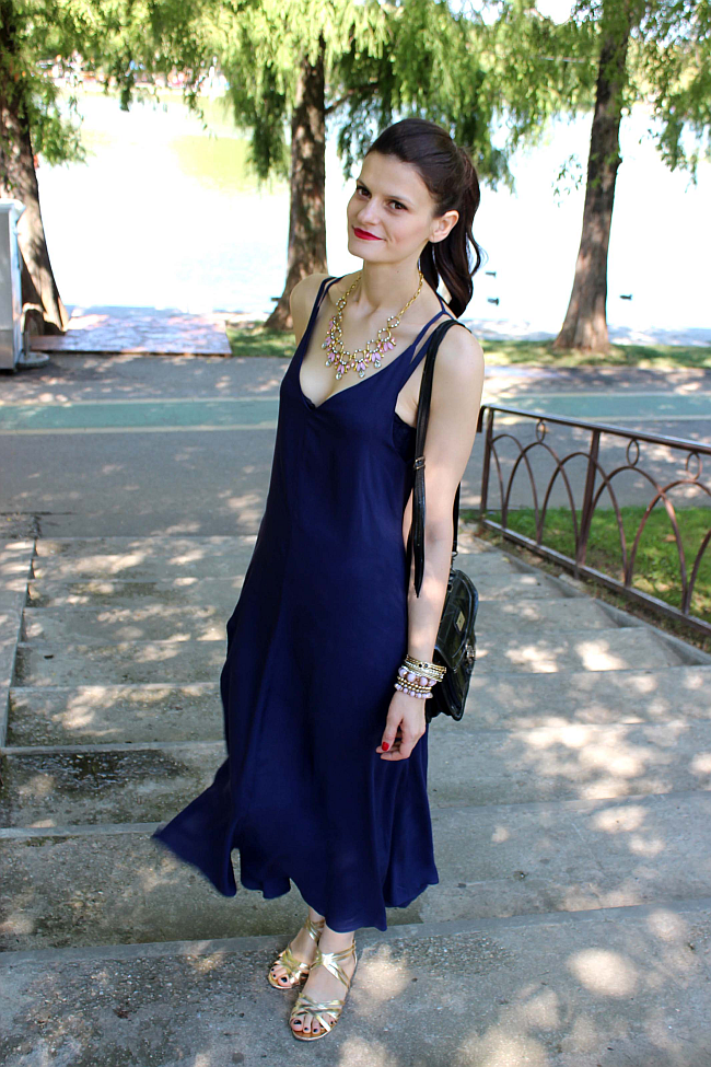 gold-sandals-and-maxi-dress