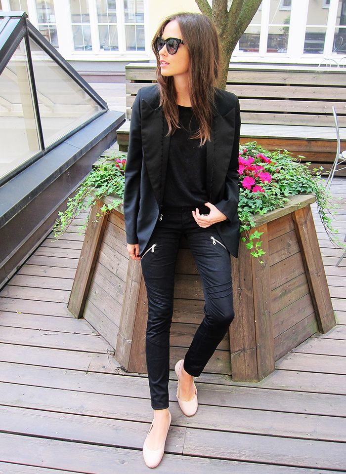 onyx-black-all-black-outfit
