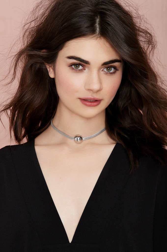 choker-necklace-and-plunging-neckline-1