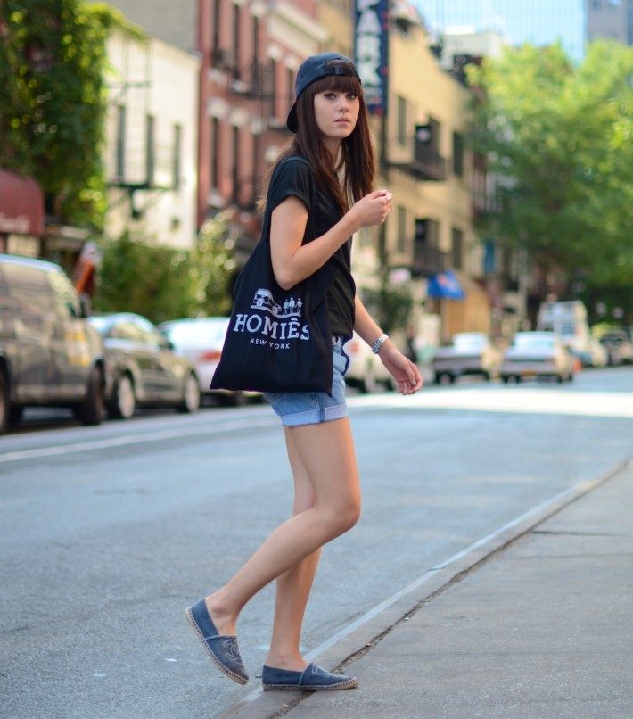 espadrilles-and-shorts-outfit