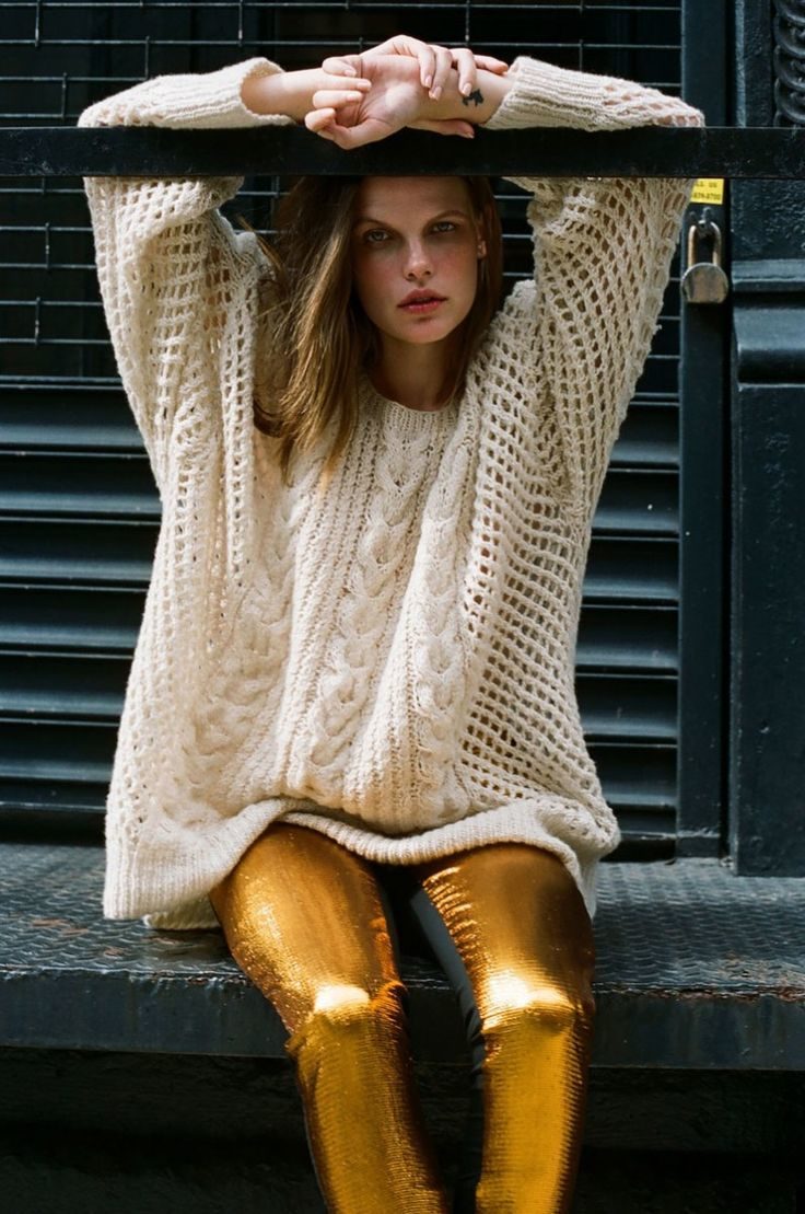 gold-metallic-statement-leggings