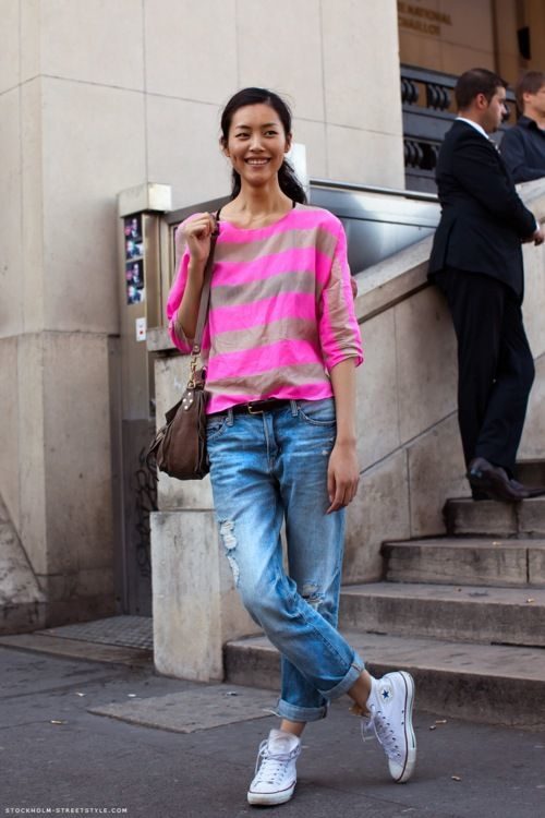 loose-jeans-and-striped-shirts