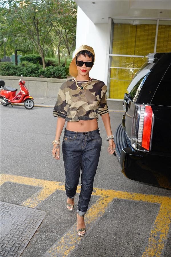 rihanna-rocks-clothes-from-her-upcoming-collection-for-river-island-as-she-shows-her-toned-stomach-in-soho-nyc