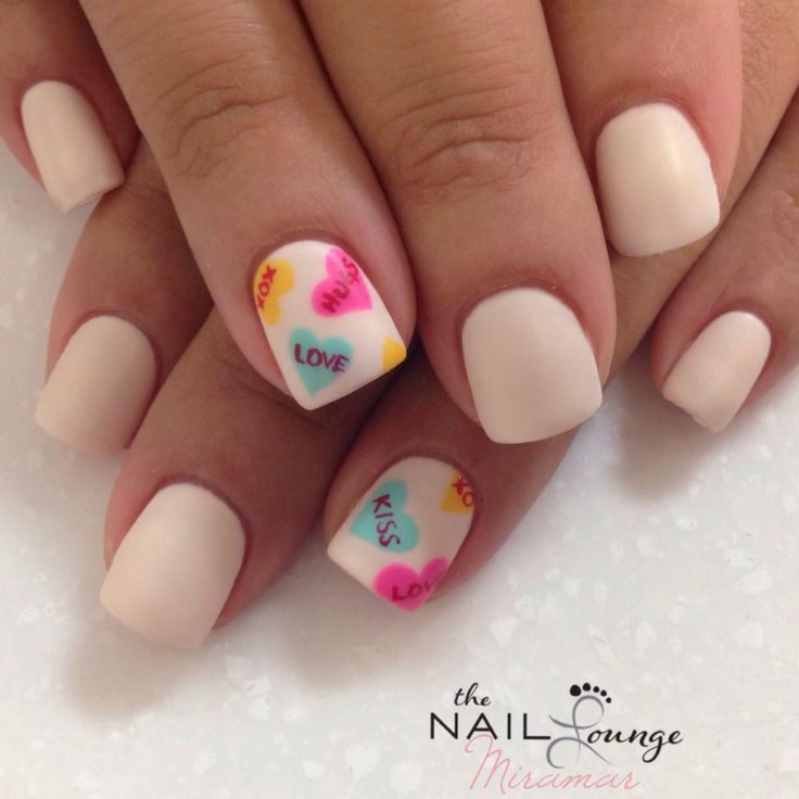 candy-heart-design-on-accent-nail