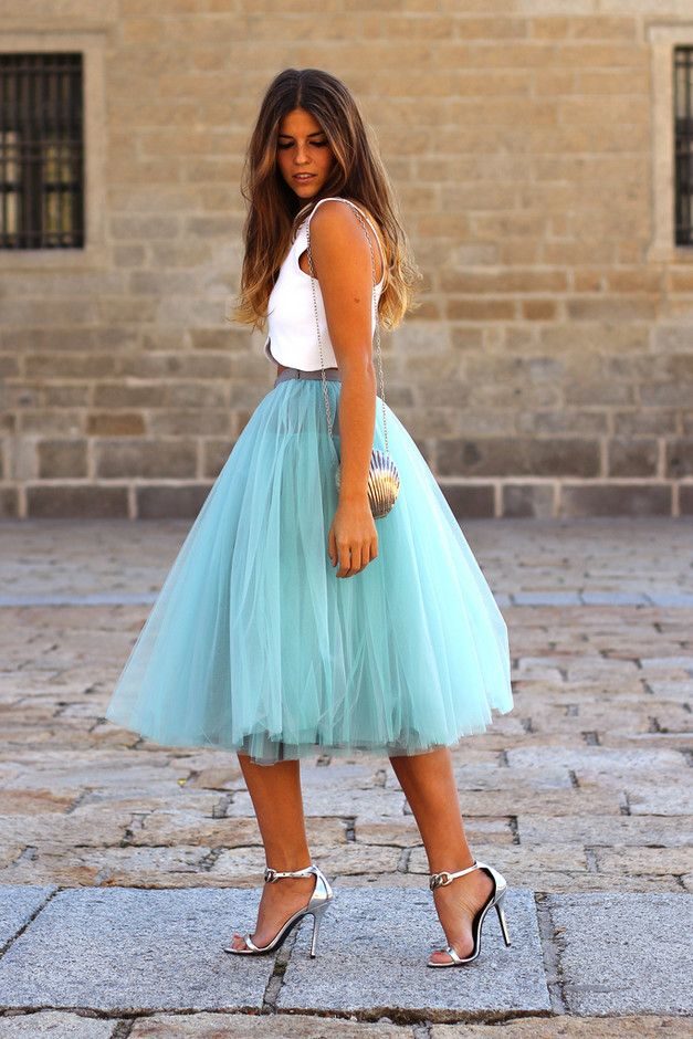 casual-midi-tutu-and-tank-top-outfit