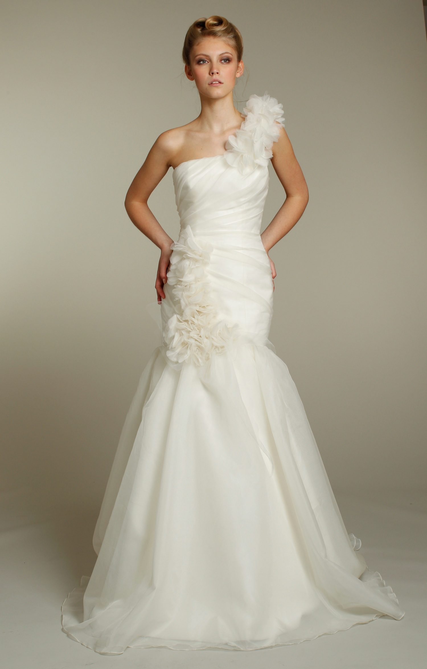 one-shoulder-ivory-mermaid-wedding-dress-2