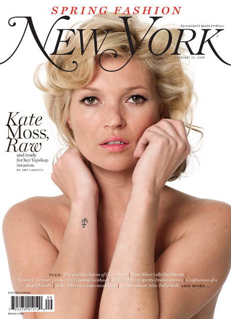 kate-moss-small-anchor-tattoo