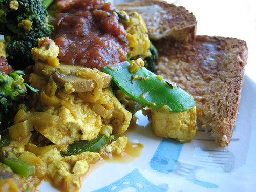 vegan-milk-stewed-macaroni-and-tofu-scramble