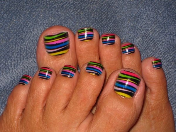cool-striped-toenails-design